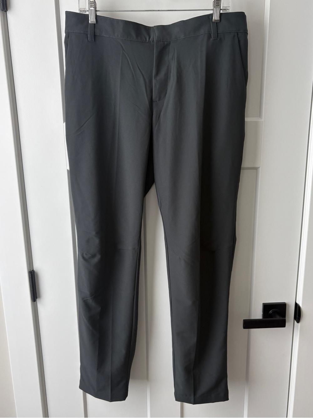 Nike Golf Men’s dark gray lightweight stretch slacks 34” waist by 32” length NEW